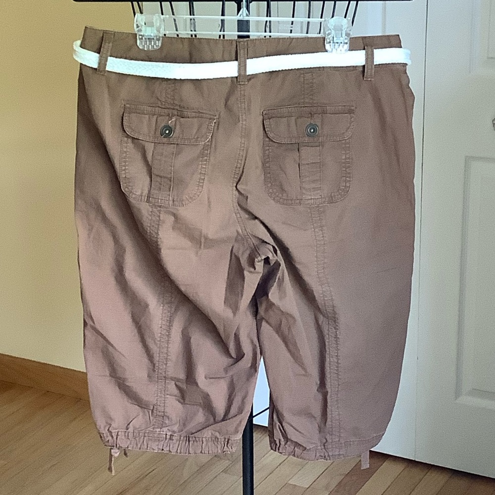 Capris With Tie Strings At Bottom - image 2